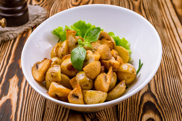 Fried potatoes with mushrooms