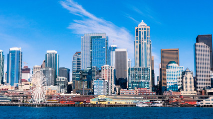 Naklejka premium Seattle Skyline from Elliot Bay