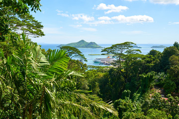 Fototapeta na wymiar Panoramic view of the coastline of the Seychelles Islands and Eden island