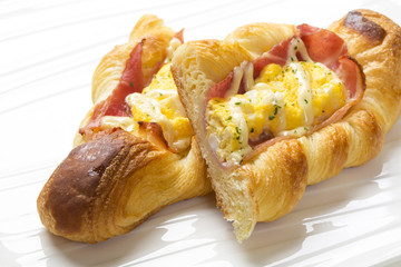 卵とベーコンのパン