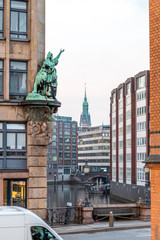 Fototapeta premium Skulpturen aus Bronze in Hamburg