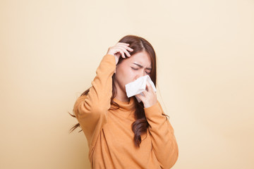 Young Asian woman got sick and flu.