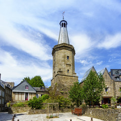 Fototapeta na wymiar Beffroi von Fougères: Eigenwilliger Glockenturm aus Granit als Wahrzeichen starken Bürgertums