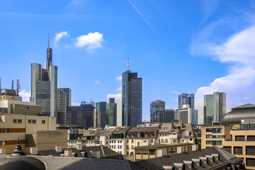 Obraz premium River and skyscraper in Frankfurt am Main, Germany