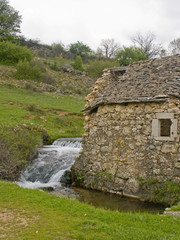Fototapeta na wymiar Ruine einer alten Mühle in Kroatien