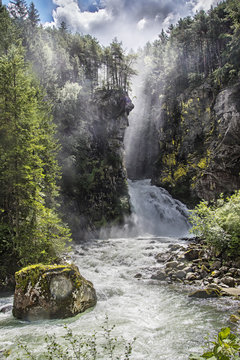 Fototapeta Cascata alpina in Valle Aurina - Italia