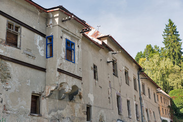 Fototapeta na wymiar Old desolated house in Banska Stiavnica, Slovakia