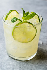Fresh Lime Schorle Cocktail with Crush Ice.