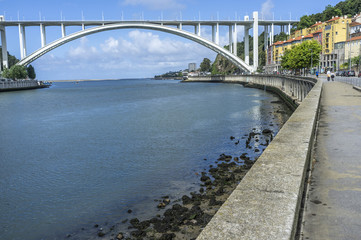 Obraz premium Street view, brirge and Douro river, Porto, Portugal.