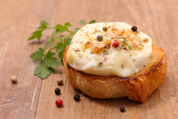 bread toasted with goat cheese