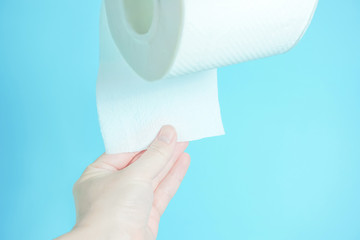 Image to use the paper of the restroom for.  トイレの紙を使う　水色背景