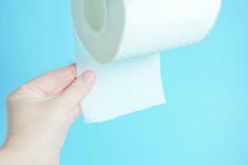 Image to use the paper of the restroom for.  トイレの紙を使う　水色背景