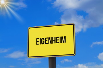 Eine Ortstafel mit dem Aufdruck Eigenheim