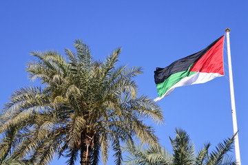 Die Fahne der arabischen Revolte am Fort von Akaba in Jordanien 