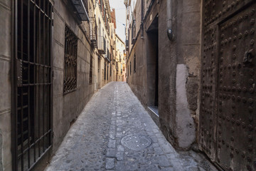 Fototapeta na wymiar Narrow street in historic center of Toledo. Spain.