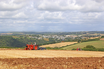 Fototapeta premium Vintage tractor ploughing
