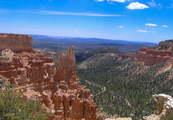 Fototapeta na wymiar Bryce Canyon USA with the red rocks and the blue sky