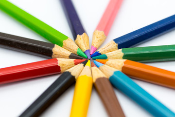 Naklejka premium Color pencils on with background. Image use for idea, art concept