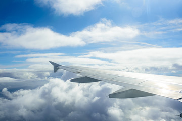 Fototapeta na wymiar Blick aus dem Fenster eines Passagierflugzeuges