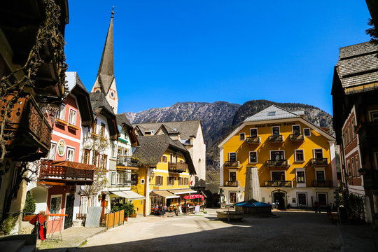 das wundersch&ouml;ne Alpendorf Hallstatt im Salzkammergut