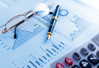 Finanzas y negocios.Contabilidad bancaria y bolsa de valores.Detalle de graficos de acciones y...