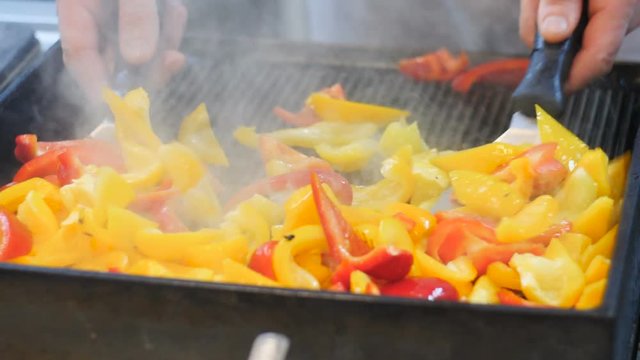 grill red and yellow pepper