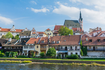 Obraz premium Vltava river and the Latran medieval buildings in the Cesky Krumlov, UNESCO world heritage site