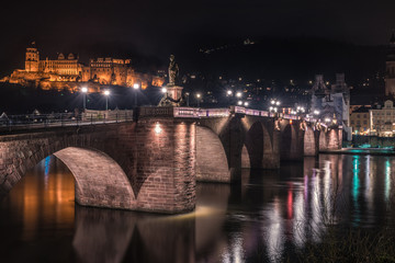 Fototapeta na wymiar Heidelberg Brücke bei Nacht