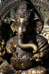 Fototapeta na wymiar Ganesha bronze statue