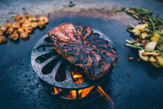 Feuerplatte grilled smoked BBQ Burger & Steak