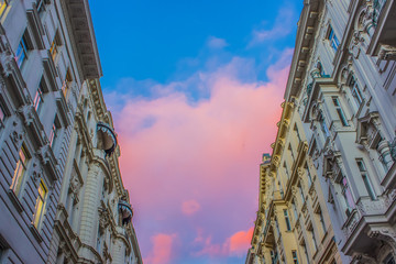 Naklejka premium Street view with white buildings and blue sky