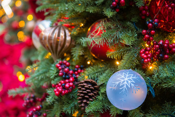 Obraz na płótnie Canvas Christmas tree beautifully decorated