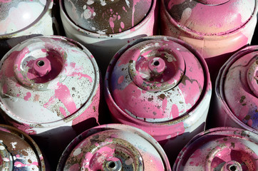 A lot of used pink metal tanks with paint for drawing graffiti © mehaniq41