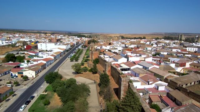 Niebla, pueblo amurallado situado en la provincia de Huelva, en la comunidad autónoma de Andalucía. Video aero con drone