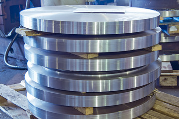 Flanges, pipe connections, plugs