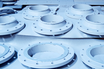 Flanges, pipe connections, plugs