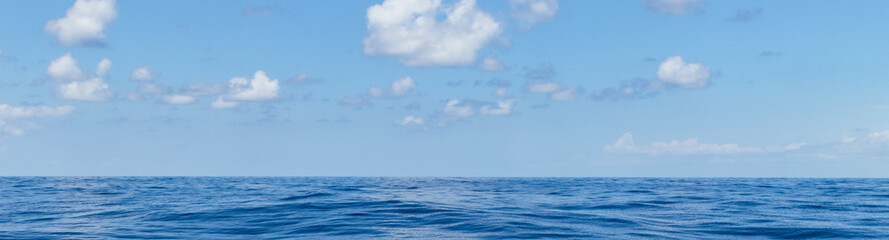 Obraz na płótnie Canvas Deep blue sea 3