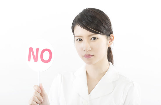 NO・白衣の女性