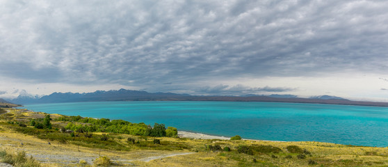 Fototapeta na wymiar Perfect blue Pukaki lake panorama, New Zealand