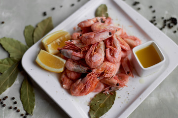 Boiled shrimp with pepper and Lavrushka. With the lemon slices and sauce