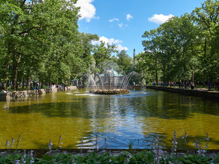 Fototapeta na wymiar Sun Fountain in the Menagerie Pool in Peterhof, St.Petersburg, Russia