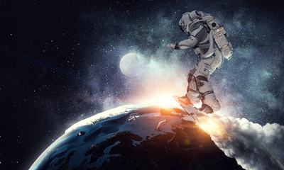 Obraz premium Spaceman on flying board. Mixed media