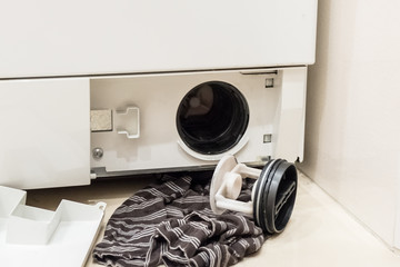 Open filter cover of washing machine
