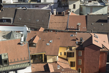 Hausdächer aus der Sicht von Castelgrande, Bellinzona, Tessin, Schweiz
