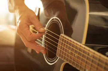 Obraz premium playing acoustic guitar