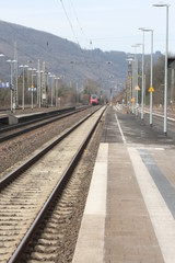 Fototapeta na wymiar Bahnhof, Bahnsteig, Zug