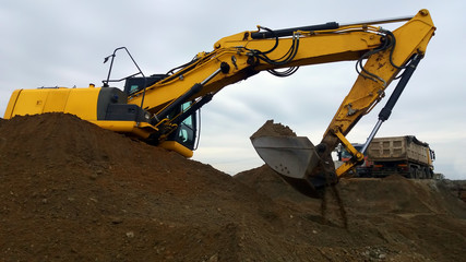 Excavator is ready to loading truck