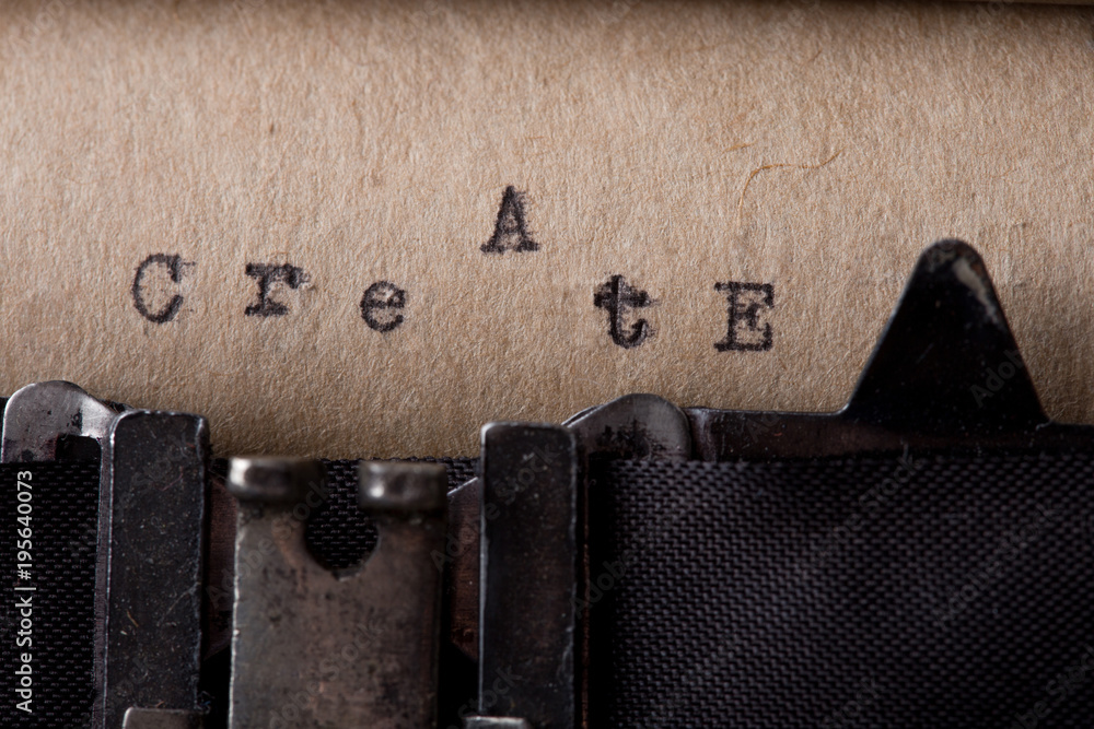 Fototapete create - text message on the typewriter close-up
