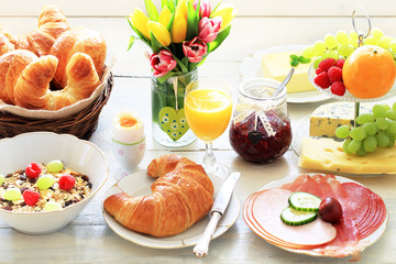 gedeckter Frühstückstisch