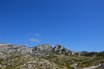 Zoom on the mountains around marseille